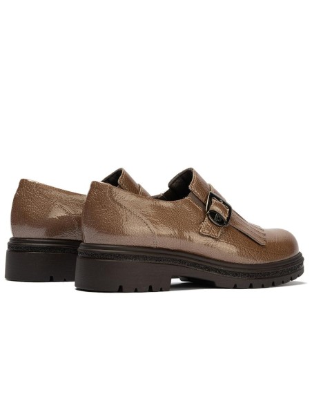 JucaZapatos - Pitillos 11572 - TOPO - Abotinado charol con flecos y detalle hebilla Topo