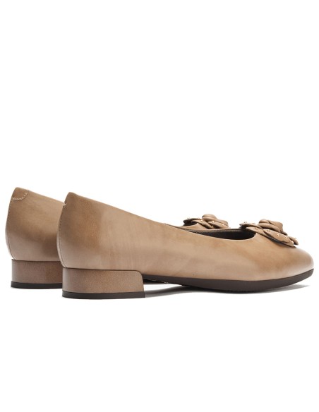 JucaZapatos - Pitillos 11673 - TOPO - Salón en napa con moña flor Topo