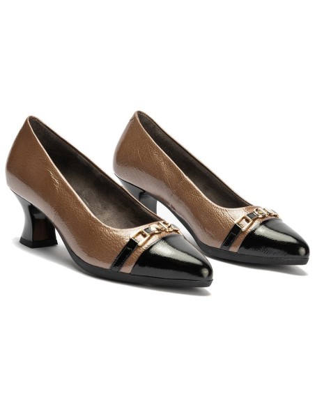JucaZapatos - Pitillos 11682 - NEGRO/TOPO - Salón puntera con adorno combinado charol Negro-Topo