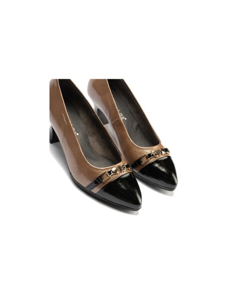 JucaZapatos - Pitillos 11682 - NEGRO/TOPO - Salón puntera con adorno combinado charol Negro-Topo
