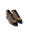 JucaZapatos - Pitillos 11682 - NEGRO/TOPO - Salón puntera con adorno combinado charol Negro-Topo