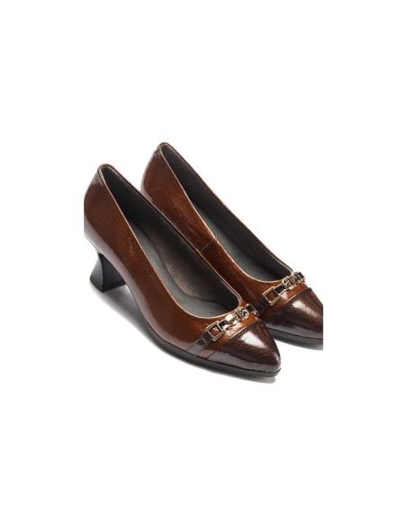 JucaZapatos - Pitillos 11682 - MARRON/CUERO - Salón puntera con adorno combinado charol Marron-Cuero