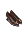 JucaZapatos - Pitillos 11682 - MARRON/CUERO - Salón puntera con adorno combinado charol Marron-Cuero