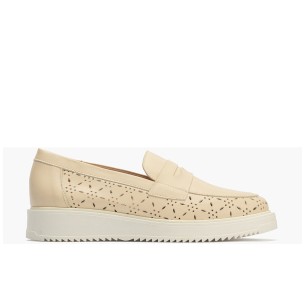 JucaZapatos - Pitillos 10701 - PIEDRA - Mocasín con Adorno en charol de mujer color piedra