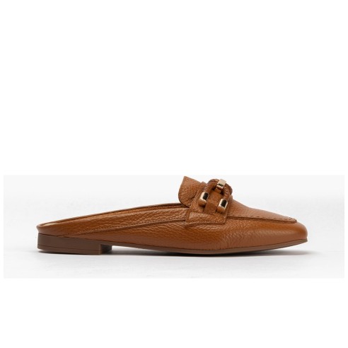 JucaZapatos - Pitillos 11141 - CUERO - Mocasín plano destalonado en piel napa bombeada, con adorno Cuero
