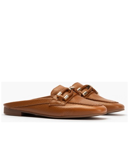 JucaZapatos - Pitillos 11141 - CUERO - Mocasín plano destalonado en piel napa bombeada, con adorno Cuero