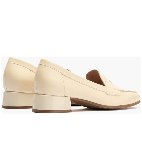 JucaZapatos - Pitillos 11152 - CREMA - Mocasín con tacón bajo y antifaz, con punta cuadrada Crema